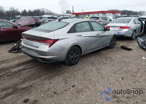 2021 Hyundai Elantra Sel z USA, uszkodzony, nr VIN 5NPLM4AG8MH039562